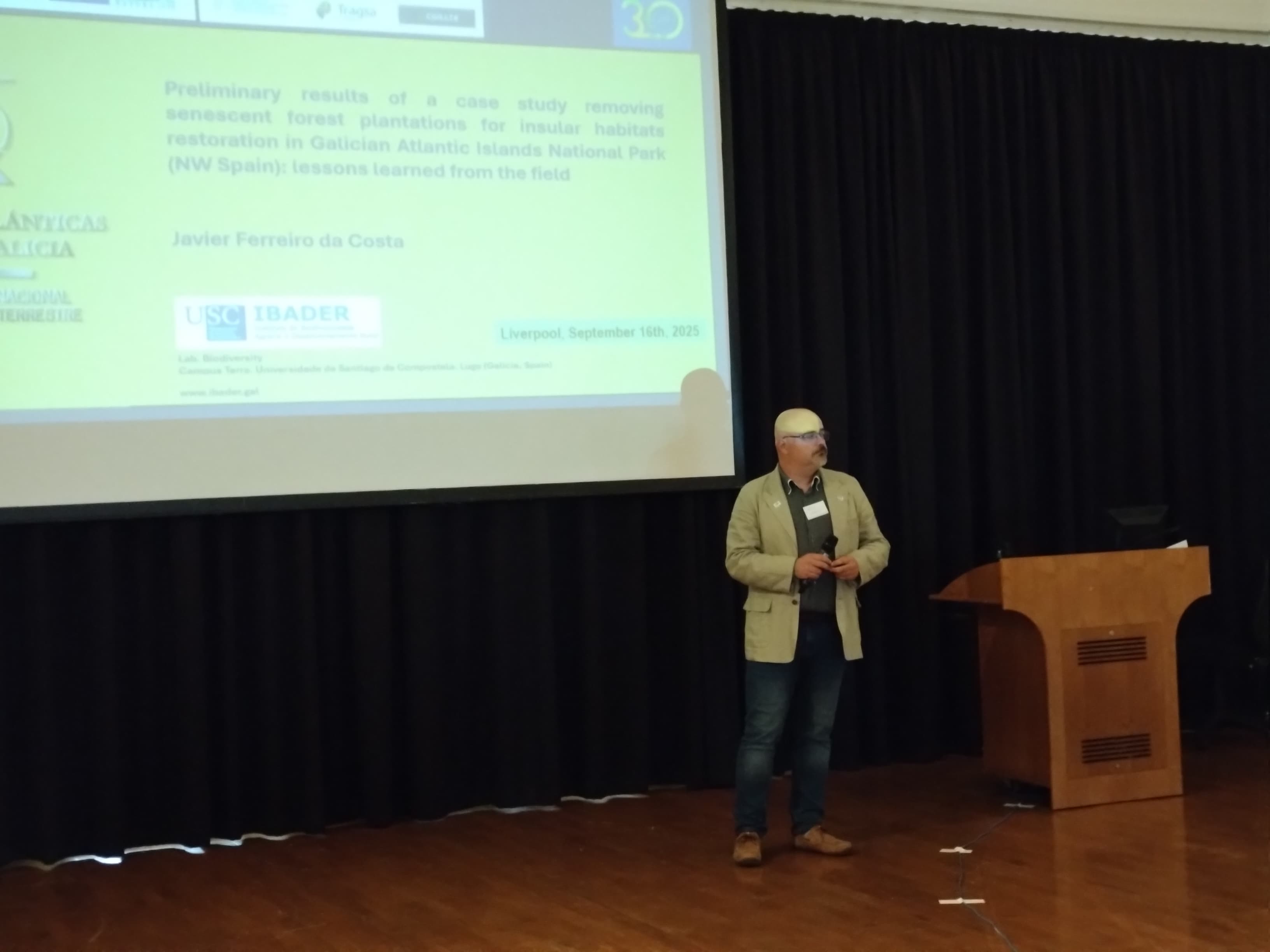 2025/09/19: LIFE INSULAR presentó el avance de los resultados en la isla de San Martiño (Galicia) ante la Conferencia de la Red de Dunas y Playas de Guijarros.