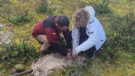2026/03/14: Jornada de voluntariado para la plantación de camariña en el Parque Nacional das Illas Atlánticas de Galicia